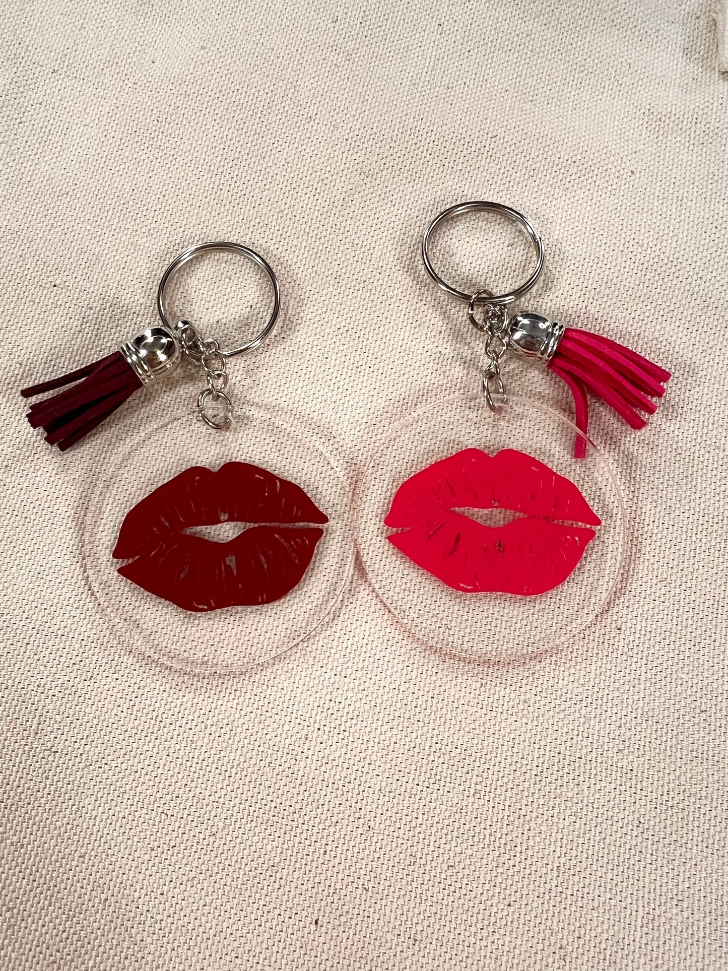 lips round keychain