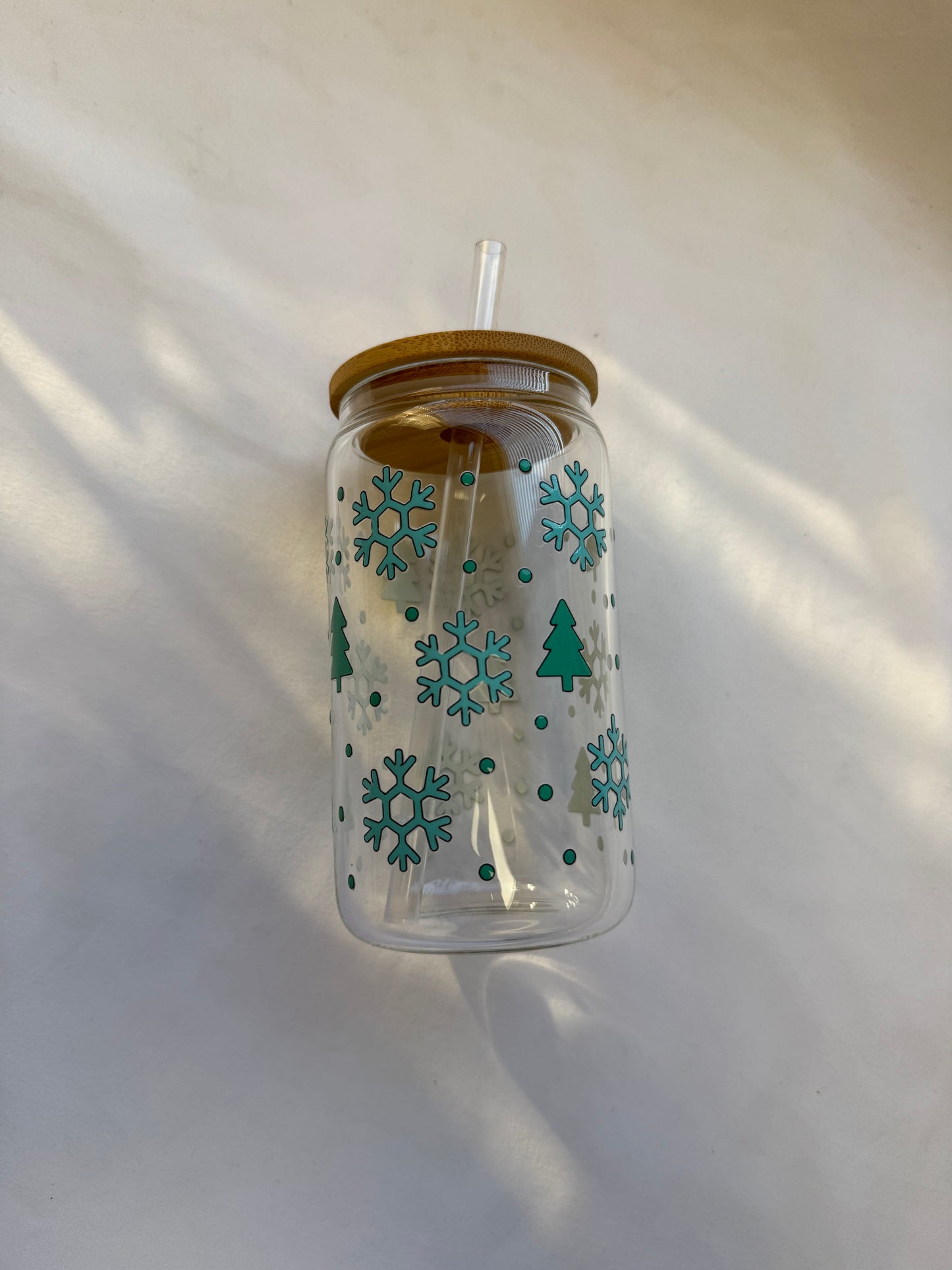 trees + snowflakes 12oz glass cup