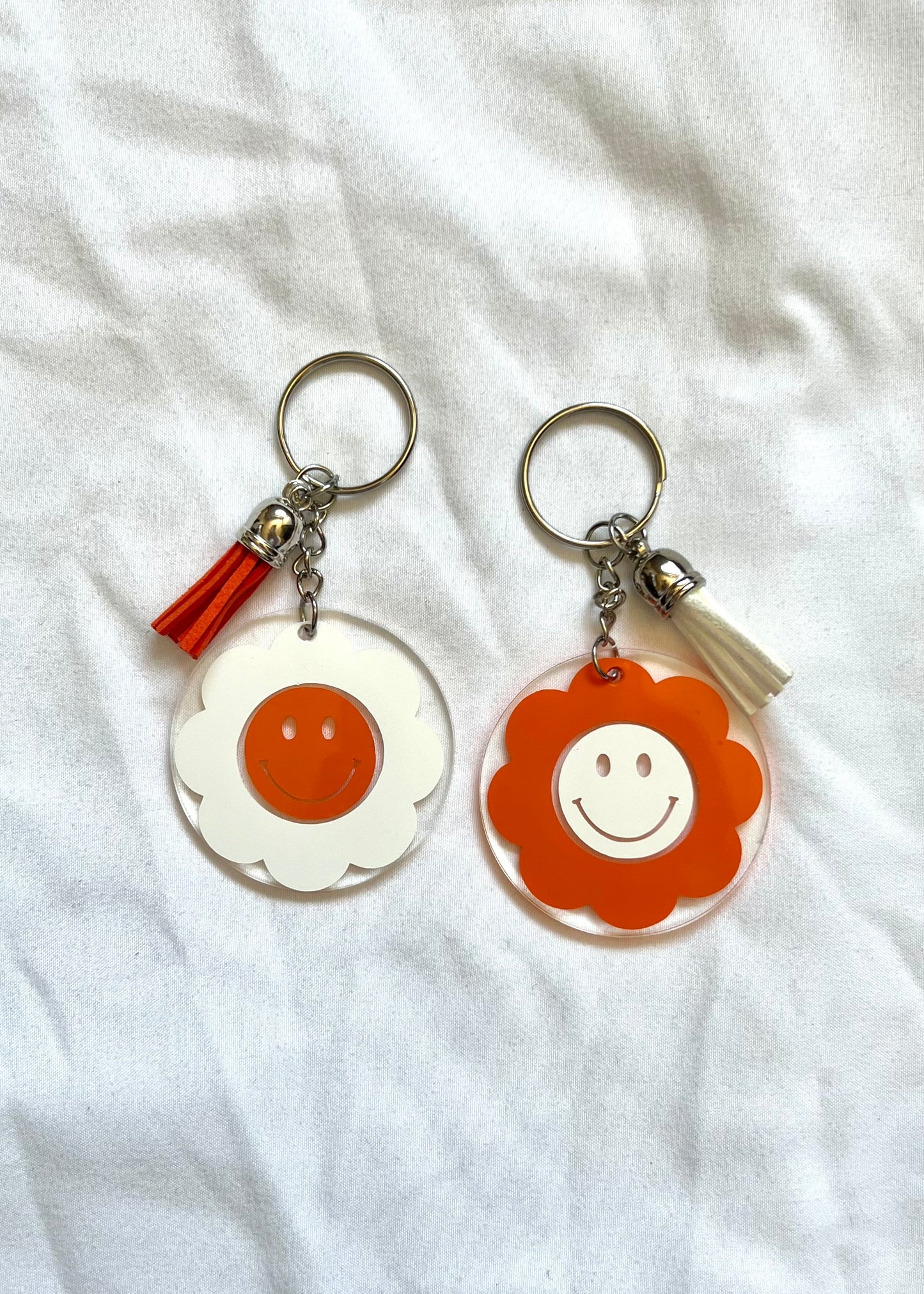 Smiley Flower round keychain